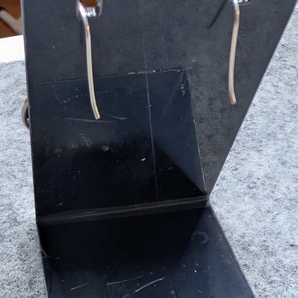 Vintage sterling silver repoussé floral and leaf motif dangle earrings, stamped - Picture 2 of 5